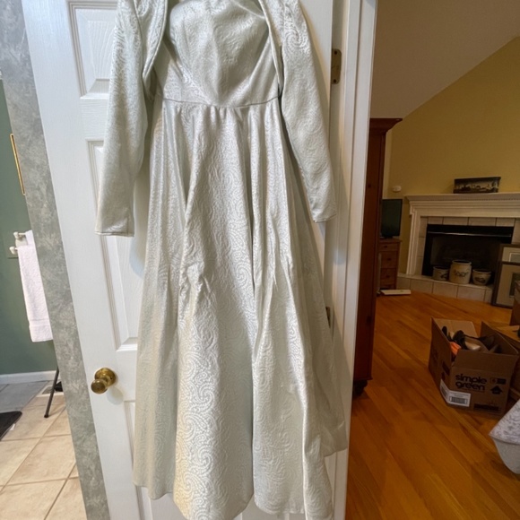 Size 4 Ball Gown - Picture 3 of 7